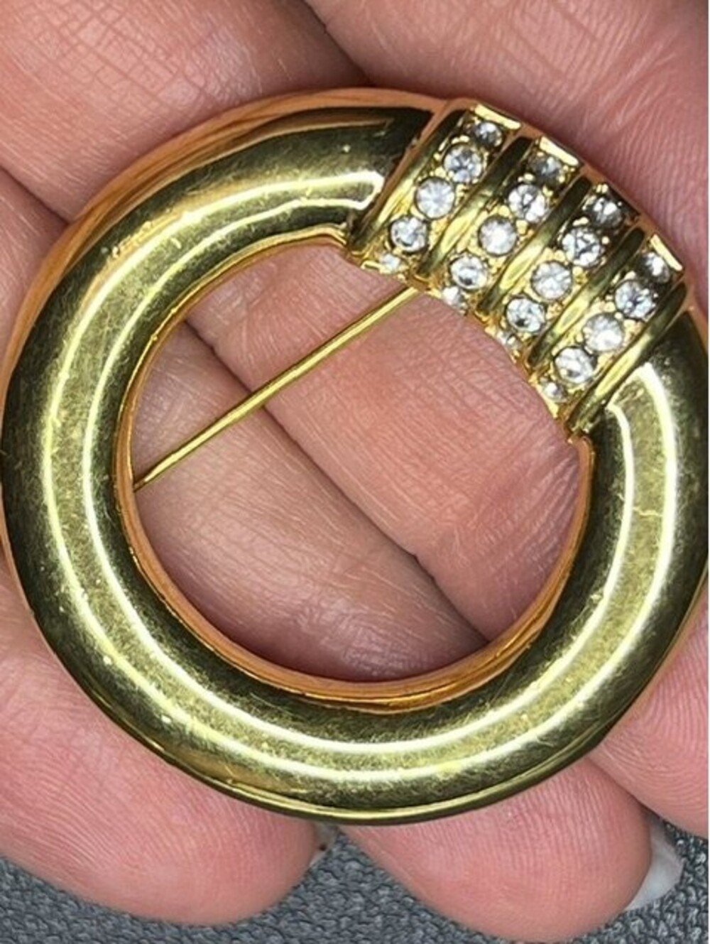 B7539 SAL Swarovski Crown O-Ring Brooch Pin 1.75" Gold Tone signed